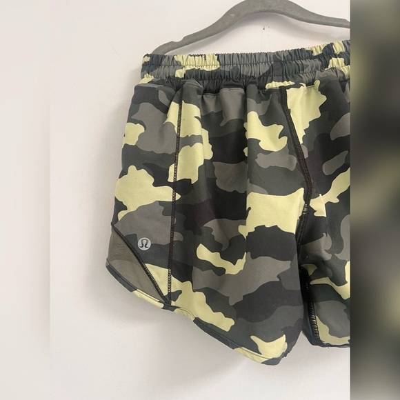 LULULEMON HOTTY HOT SHORT 4”-CRISPIN GREEN CAMO Size 4 Tall - Picture 4 of 5